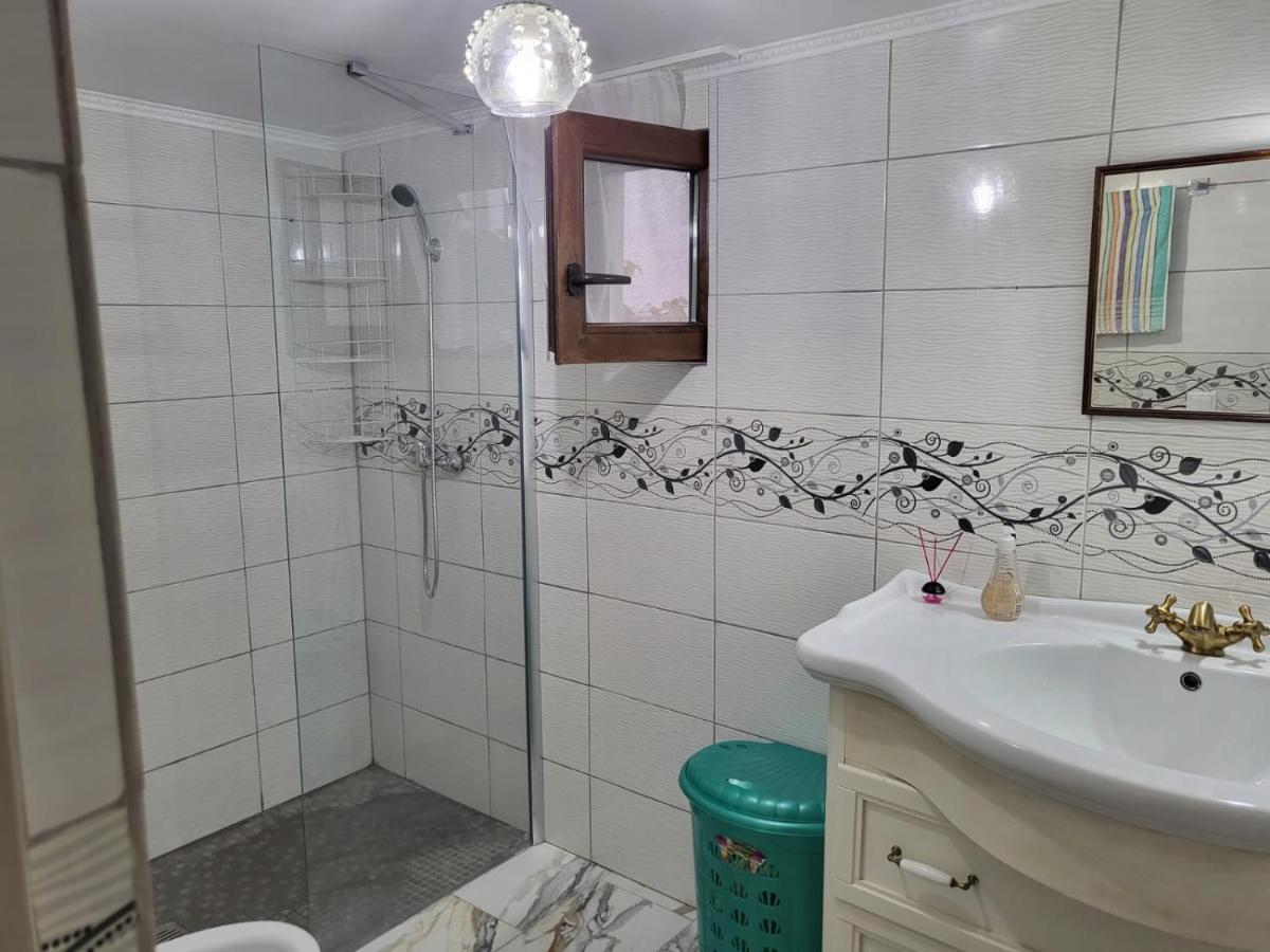 Apartament Cu Terasa Si Gratar Leilighet Satu Mare Eksteriør bilde