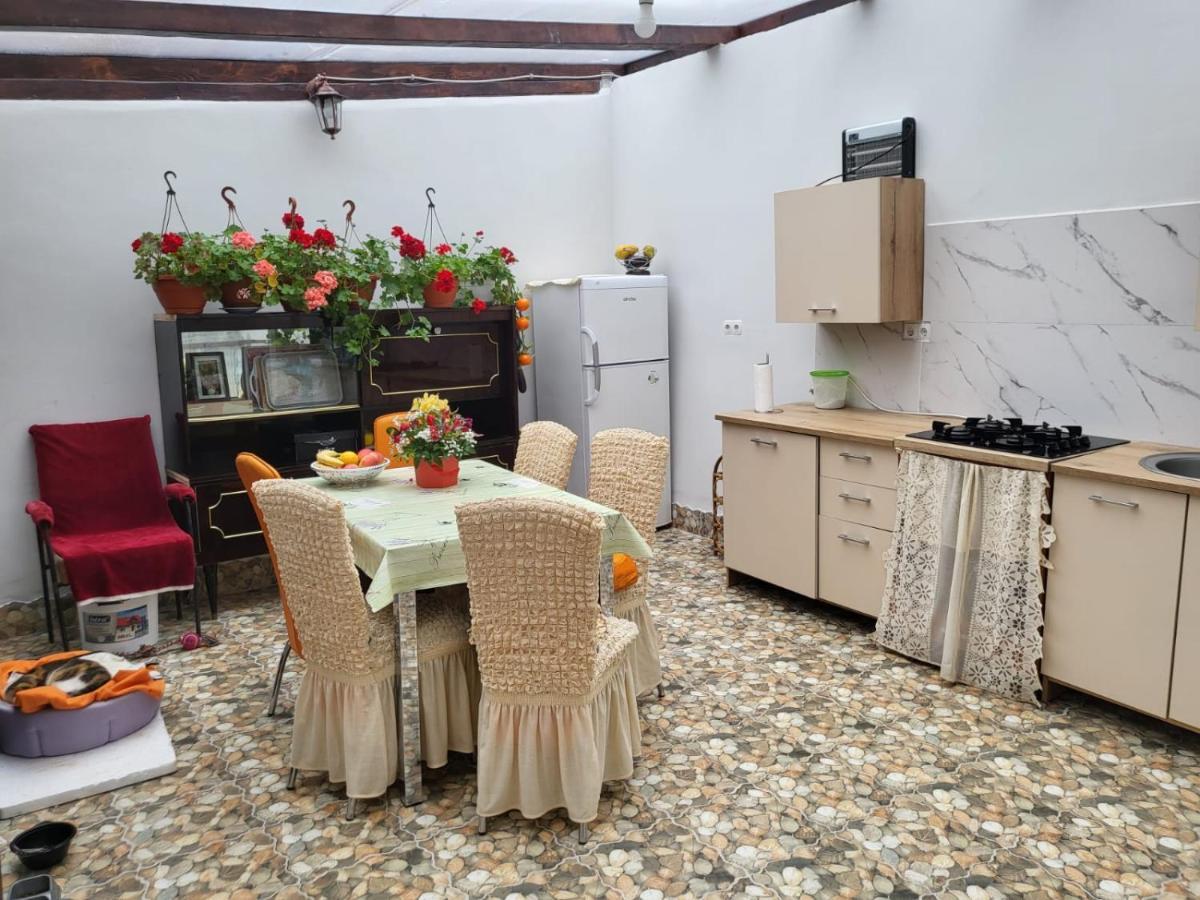 Apartament Cu Terasa Si Gratar Leilighet Satu Mare Eksteriør bilde