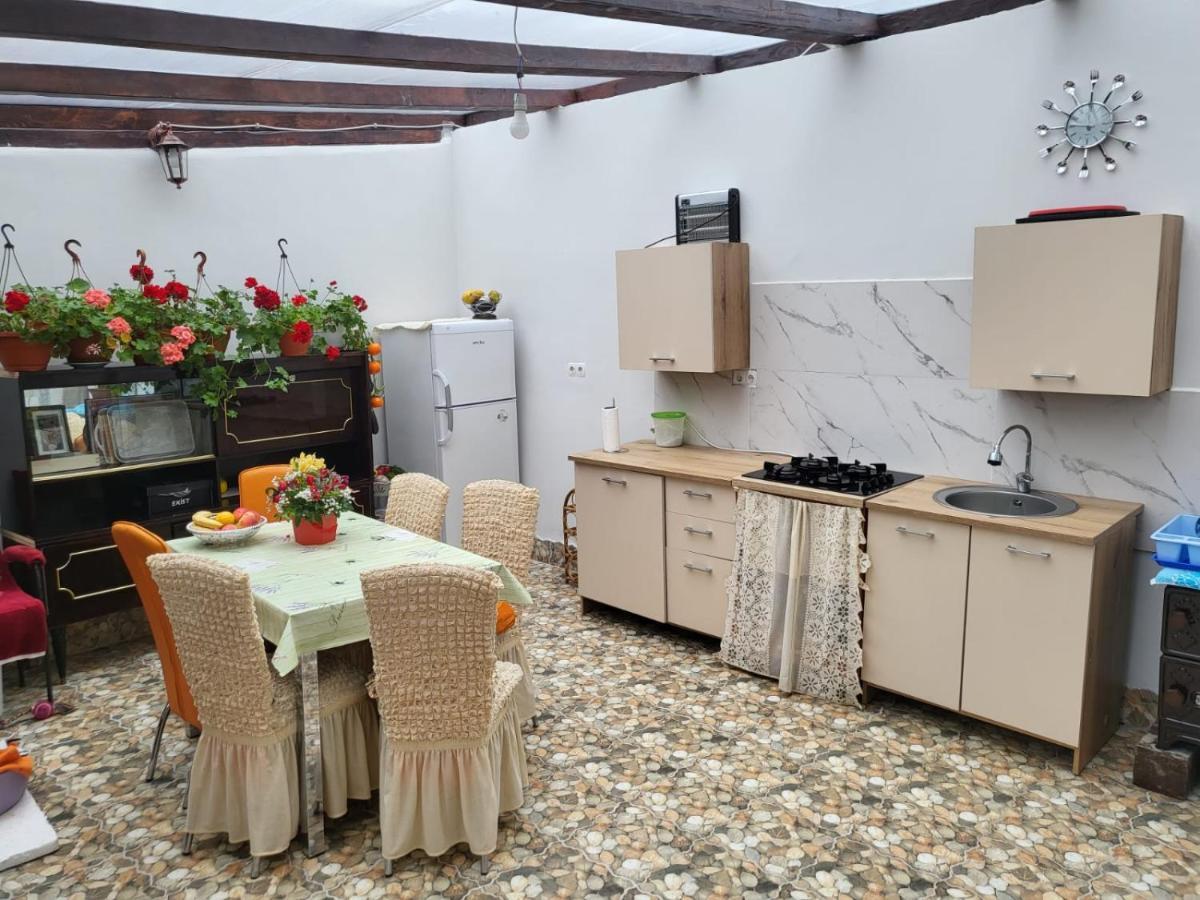 Apartament Cu Terasa Si Gratar Leilighet Satu Mare Eksteriør bilde