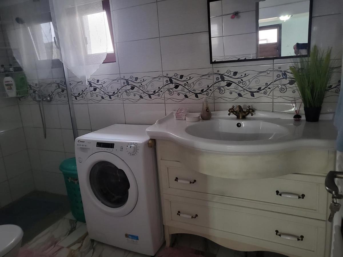 Apartament Cu Terasa Si Gratar Leilighet Satu Mare Eksteriør bilde